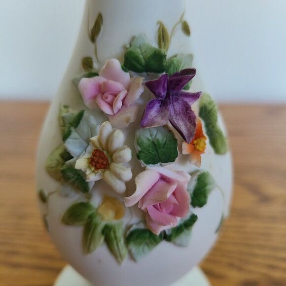 Lefton China Bisque Hand-Painted Raised Flowers Floral Vase Porcelain Item KW829 - Picture 3 of 15